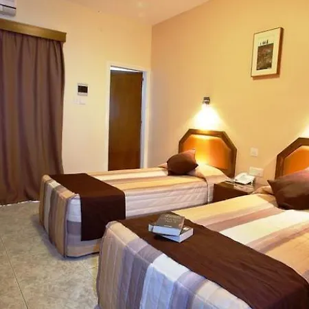 Hotel Pyramos 2*